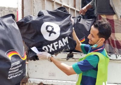 أوكسفام: توزيع 4426 حقيبة نظافة في تعز (صور)