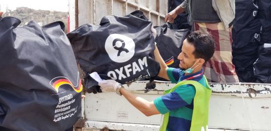 أوكسفام: توزيع 4426 حقيبة نظافة في تعز (صور)