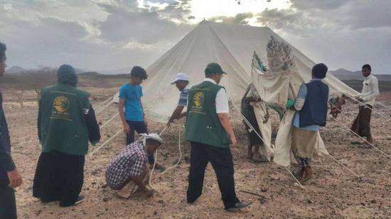 "سلمان للإغاثة" يوزع مساعدات على متضرري سيول مأرب