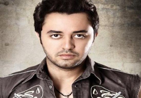 حاتم فهمي ينتهي من تسجيل أغنية جديدة بعنوان "حاجة فيك"