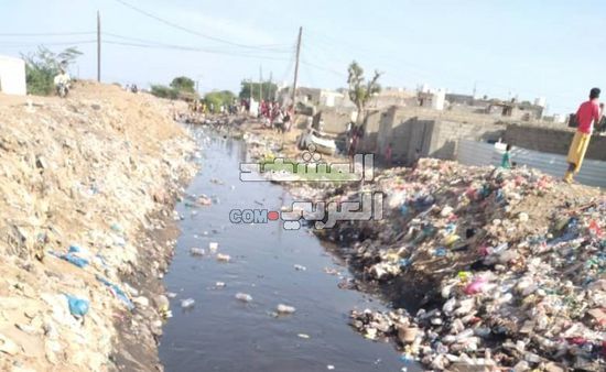 السيول تهدد منازل حارة قدرالله في جعار (صور)