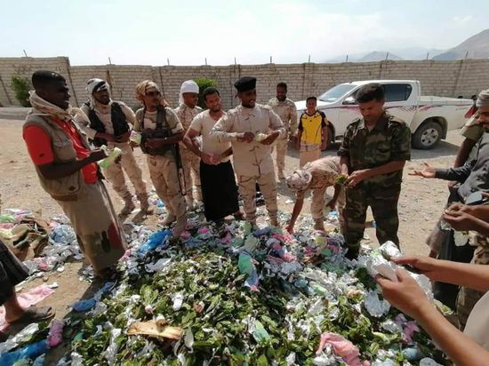 مصادرة 700 بندل قات خلال تهريبهم عبر حصيحصة