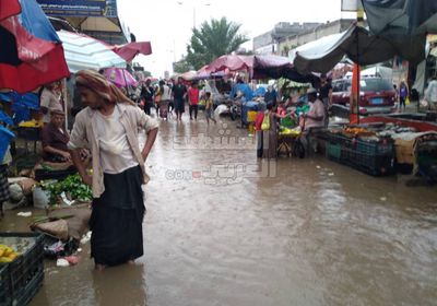 الأمطار تعمق أزمة البنية التحتية الهشة في أبين (صور)