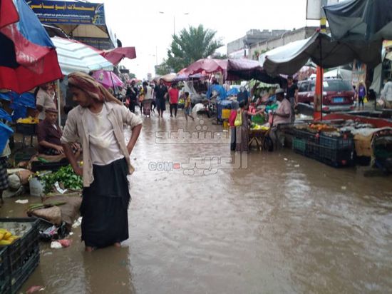 الأمطار تعمق أزمة البنية التحتية الهشة في أبين (صور)