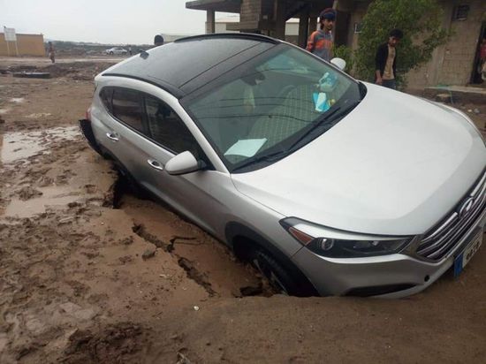 السيول تجرف سيدة وطفلة ورضيع في كريتر