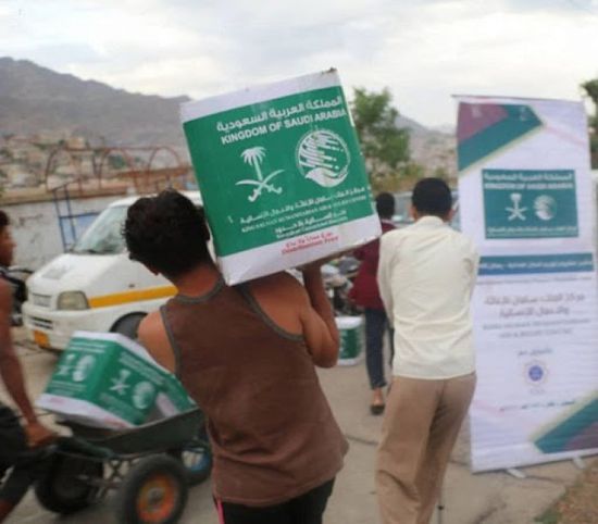 توزيع 300 سلة غذائية في سيحوت والغيضة