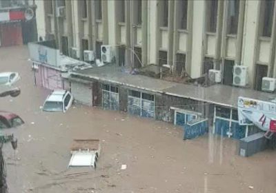 السيول تعطل شبكة توزيع الكهرباء في عدن