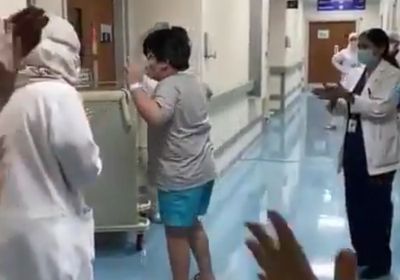 شاهد..شفاء أصغر مصاب بـ"كورونا" في الإمارات