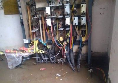 أزمة انقطاع الكهرباء تتخطى حاجز الـ20 ساعة بعدن