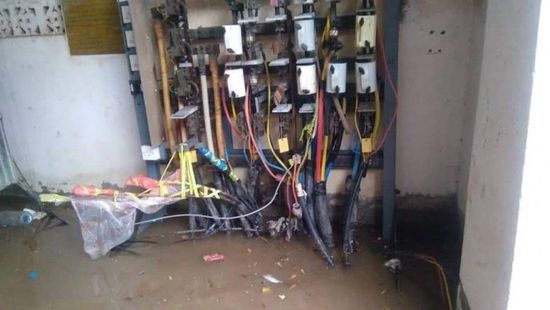 أزمة انقطاع الكهرباء تتخطى حاجز الـ20 ساعة بعدن