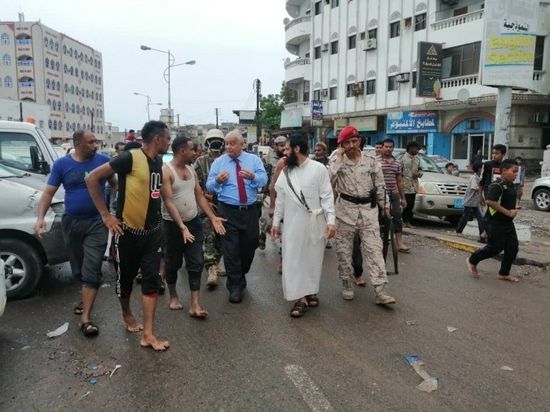 دعم لأسر الضحايا.. انتقالي عدن يُخفف آلام منكوبي السيول