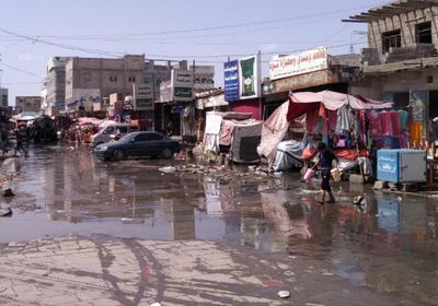 الصرف الصحي يغمر شوارع الحوطة