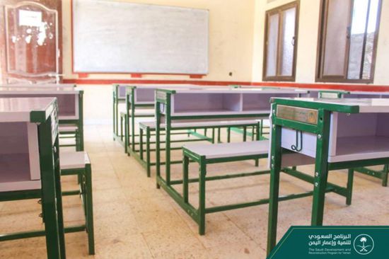 "البرنامج السعودي" يمد 27 مدرسة في سقطرى بمقاعد