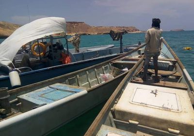 ضبط صيادين مخالفين لقواعد الصيد بساحل القرن (صور) 