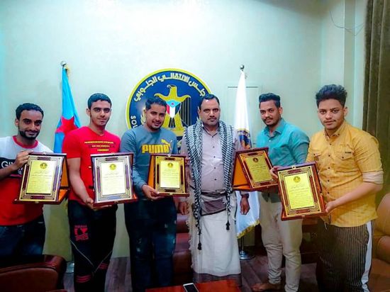 أنقذوا مسنا.."الانتقالي" يكرم خمسة شجعان من شباب كريتر