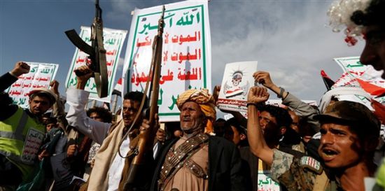 "البيان": الابتزاز الحوثي للتجار ضاعف الأسعار