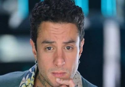 أحمد الفيشاوي يمارس الرياضة من داخل الحجر المنزلي (فيديو)