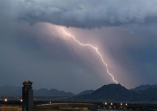  عاصفة رعدية تقتل 3 أشخاص وإصابة 13 آخرين بفيتنام