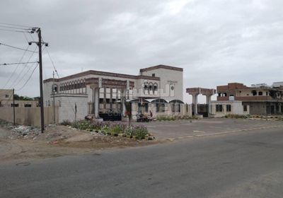 "مركزي أبين".. تأهيل وإغلاق ومعاناة شعبية  