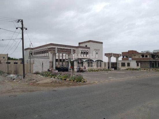 "مركزي أبين".. تأهيل وإغلاق ومعاناة شعبية  