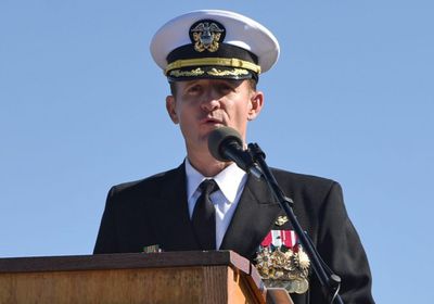 البحرية الأمريكية توصي بإعادة قائد &laquo;تيودور روزفلت&raquo;