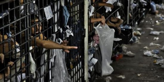 إصابة مأمور أحد السجون في الأرجنتين بـ&laquo;كورونا&raquo;.. وهذا رد فعل النزلاء