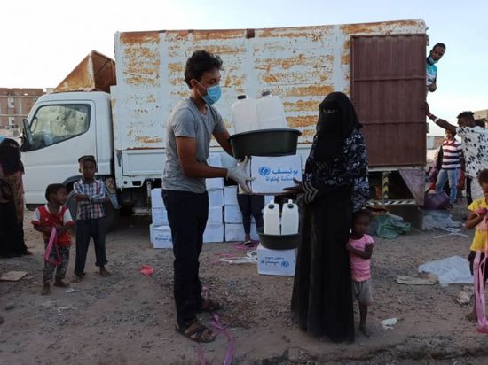 يونيسف توزع 700 حقيبة نظافة بعدن