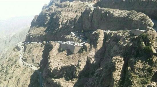 مسلحون يقطعون طريق هيجة العبد بتعز لليوم الثاني  