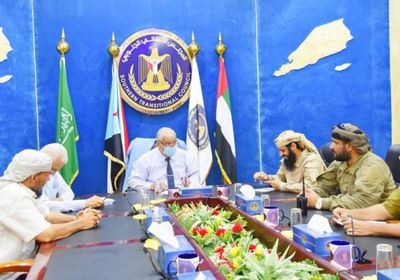 "الانتقالي" يبحث حل مشاكل الكهرباء والمياه والنظافة في عدن