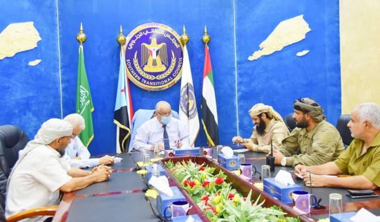 "الانتقالي" يبحث حل مشاكل الكهرباء والمياه والنظافة في عدن