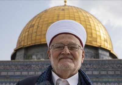  عناصر الاحتلال الإسرائيلي تقتحم منزل خطيب المسجد الأقصى