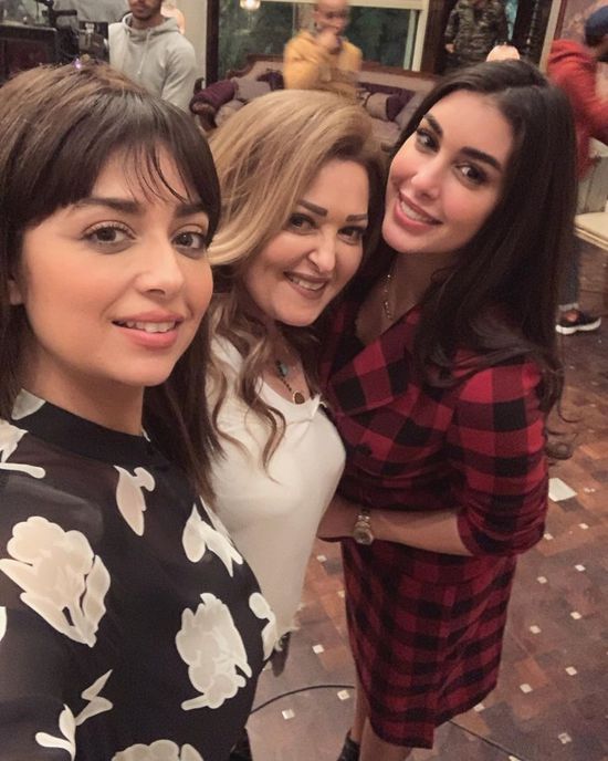 هبة مجدي بصحبة ياسمين صبري في كواليس "فرصة تانية"