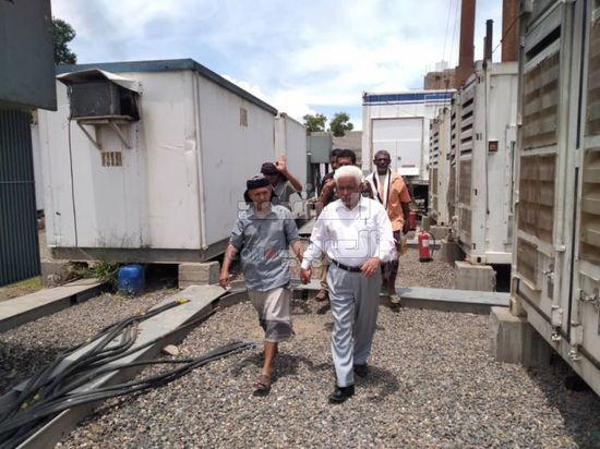 رئيس انتقالي أبين يتفقد محطات كهرباء المحافظة (صور)