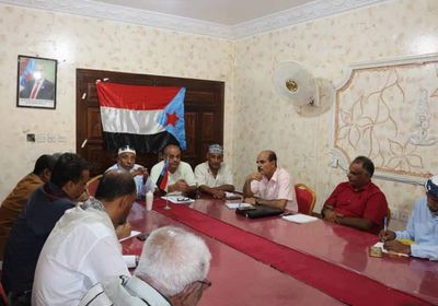 في اجتماع بالمكلا.. تأييد قرارات الإشراف على الجنوب