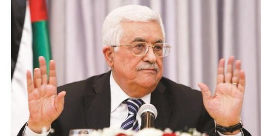بعد إثارته للجدل.. عباس يتراجع عن قانون يمنح امتيازات للوزراء الفلسطينيين
