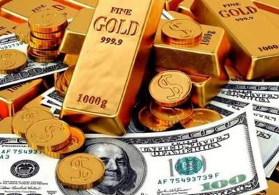  بريق الذهب يطغى على مكاسب الدولار بفعل نطرة متشائمة إلى المستقبل