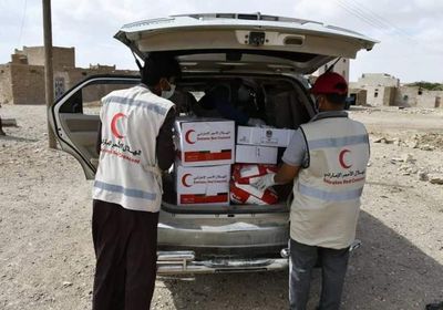 شاهد.. هلال الإمارات يوزع 400 سلة غذاء في الضليعة