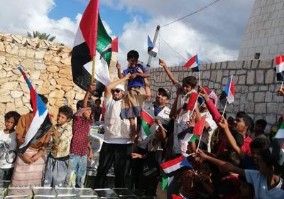 قوافل "خليفة الإنسانية" الرمضانية تصل لـ5 مناطق جديدة بسقطرى (صور)