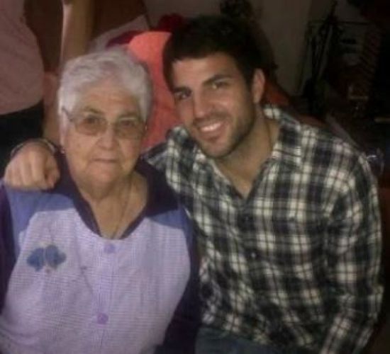 فابريجاس: جدتي بطلة خارقة تغلبت على كورونا وعمرها 95 عاما