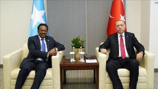 صحيفة فرنسية تكشف أطماع أردوغان لنهب ثروات الصومال