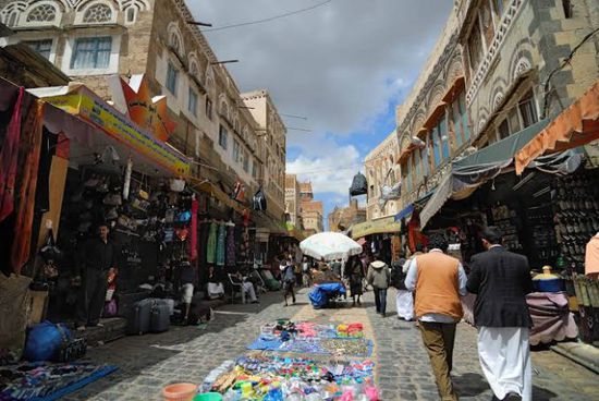 إغلاق أكبر أسواق صنعاء بعد اشتباه بكورونا