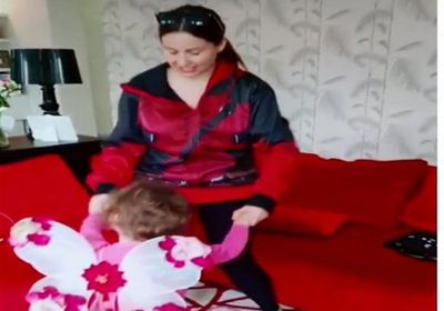 في يوم الرقص العالمي.. ريا ابي راشد تشارك جمهورها بفيديو راقص مع ابنتها