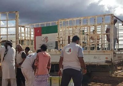 بالصور..قوافل "خليفة الإنسانية" في محطات جديدة بسقطرى