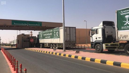 مئات أطنان المساعدات السعودية تتجه للعاصمة عدن ومحافظتين