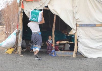 "سلمان للإغاثة" يغيث 305 أسر نازحة في مأرب