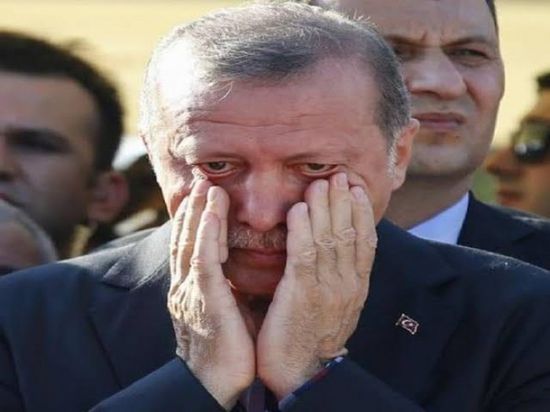 عقب انهيارها.. الليرة التركية تسحق أحلام آردوغان وتتصدر مواقع التواصل