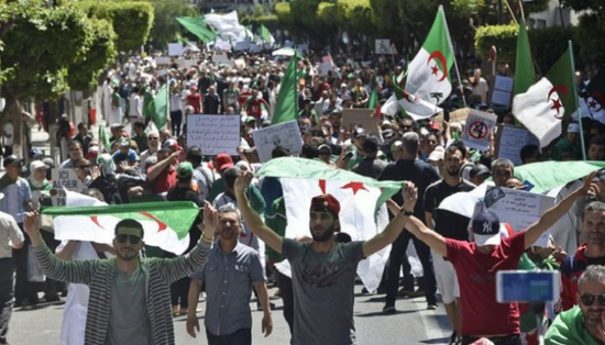 الرئيس الجزائري يتحدى «كورونا» ويتمسك بإجراء الانتخابات