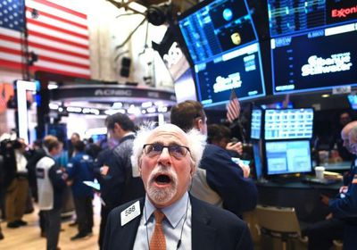 الأسهم الأمريكية تنخفض مع استمرار أزمة «كورونا»