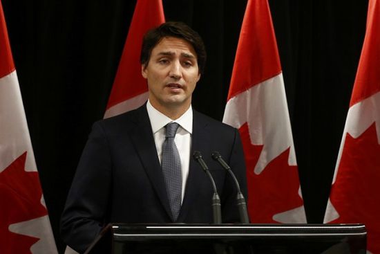 رئيس الوزراء الكندي يحظر الأسلحة الهجومية