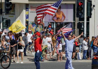 مطالبين برفع الحجر الصحي.. متظاهرون: افتحوا كاليفورنيا